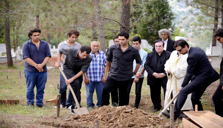 Ferhat giderken Mert-Caner-Tunç üçlüsüne vesile olmuş baksanıza.