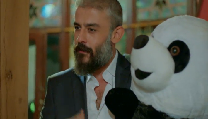 Sefer-Panda. Panda-Sefer. Dur bir de profilden bakayım. Aa vallahi çok pıtırcık!